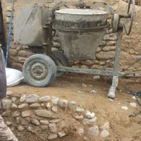 دستگاه بتنیر بنزینی موتور7اسب..دوکاره