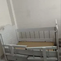 تخت خواب نوزادی همراه خوشخواب|تخت و صندلی بچه|هشتگرد, شهرک راه آهن|دیوار