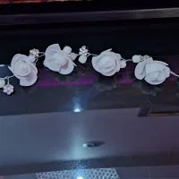 مو مصنوعی،و سنجاق کار شده و تاج|زیورآلات و اکسسوری|چاف و چمخاله, |دیوار