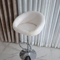 دو عدد صندلی بار سفید رنگ
