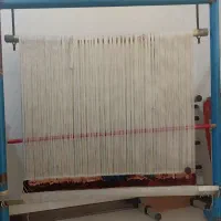 دار قالی به همراه نخ و نقشه