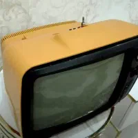 مجموعه تلفن ها وتلویزیون های نوستالژی|کلکسیون اشیاء عتیقه|زنجان, |دیوار