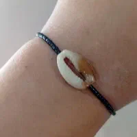 دست بند(دستساز)خاص و شیک فقط ۳۰ت رنگ ثابت