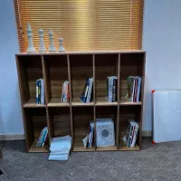 کتابخانه و میز مطالعه و میز تحریر