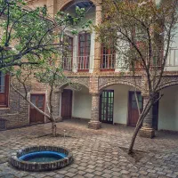 کلنگی ۹۰۰ متر زمین /۵۰۰ متر بنا /خیابان ظفر