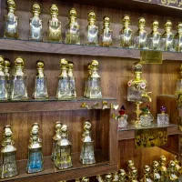 فروشنده عطر فروشی
