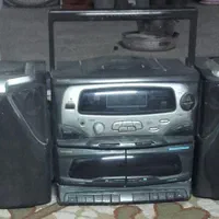 یک عدد رادیوظبط قدیمی