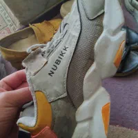 تعدادی کفش جفتی ۵۰