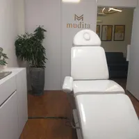 اجاره اتاق ۱۲ متری از مطب زیبایی فعال|اجارهٔ دفتر کار، اتاق اداری، مطب|تهران, کوی مهران|دیوار
