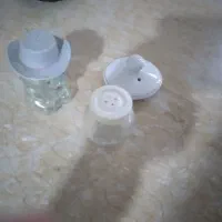 مقداری لباس وکفش ظروف آشپز خانه