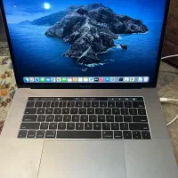 مکبوک پرو ۱۵ اینچ ۲۰۱۷ / i7 / رم 16/ ۲ گرافیک AMD