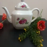 قوری کتابی قدیمی گل قرمزی