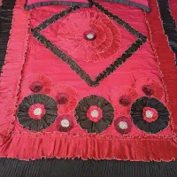 رو تختی با دوتا بالش