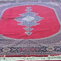 دو فرش ماشینی ۱۲ متری و یک فرش دستباف ۹ متری