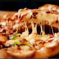 به یک پیتزا زن ماهر نیازمندیم