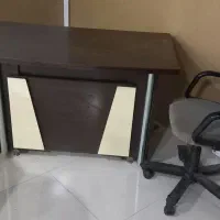 میز اداری با صندلی در حد نو