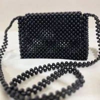 کیف مرواریدی و شکلات خوری