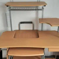 میز کامپیوتر در حد نو