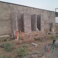 کارگر برای کاشیکاری میخام