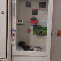 کمد تک در کتابخانه