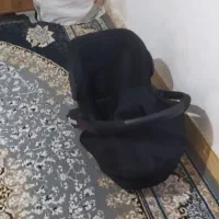 صندلی ماشینی برای نوزاد