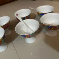 یک دست بستنی خوری چینی