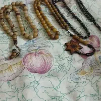 تسبیح نقره کوب و دوتا تسبیح کار دست آهسته خرما|جواهرات|تهران, نظام‌آباد|دیوار