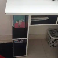 تخت خواب و میز تحریر