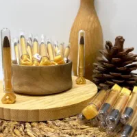 صابون سفید آب، رژ مکه ای. مداد سرمه. نوره
