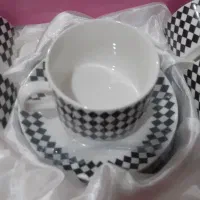 فنجان و نعلبکی شطرنجی