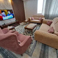 یک دست راحتی ۷نفره همراه با میز ۳عدد میز عسلی