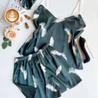 تاپ شرتک ساتن و لباس کمی بلند تر همراه با اسکرانچی