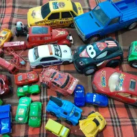 تعدادی اسباب بازی سالم|اسباببازی|سراب, |دیوار