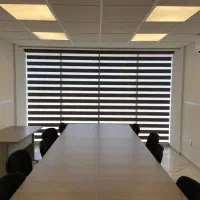 پرده زبرا دوحالته رنگ تیره روشن