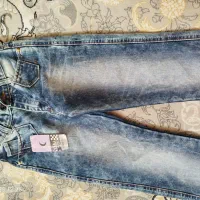 شلوار لی و سوشرت یا کاپشن|لباس|قم, دروازه چوبی|دیوار