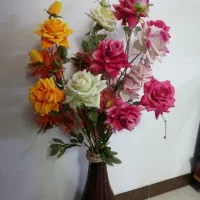 چند شاخه گل مصنوعی خارجی با گلدون
