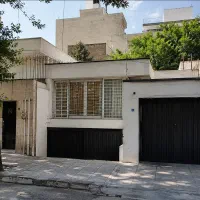 کلنگی کمیاب ۱۳۰ متری با ۳۳۰ متر بنا (امانیه )