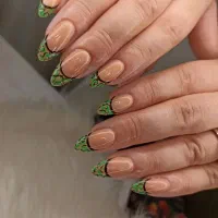 کاشت ناخن|خدمات آرایشگری و زیبایی|رشت, یخسازی|دیوار