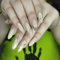 کاشت ناخن فقط۲۵۰ ت