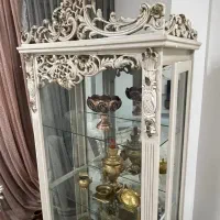 بوفه ویترینی رنگ شیری و طلایی