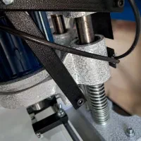 گازور زن پارسیان اصفهان|ابزارآلات|اصفهان, جنیران (لادان)|دیوار