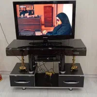 تلویزیون با میز