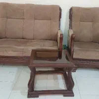 مبل سه نفره و جاکفشی ایستاده