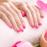 کاشت ناخن با پنج سال سابقه کار