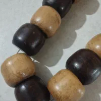 تسبیح قدیمی چوبی|کلکسیون اشیاء عتیقه|شیروان (خراسان), |دیوار