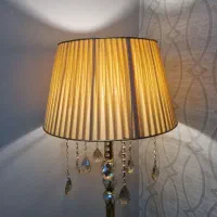 آباژور ایستاده سالم و نو|چراغ خواب و آباژور|رشت, نیکمرام|دیوار