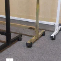 رگال لباس فلزی|بندرخت و رختآویز|فردیس, نسترن غربی|دیوار