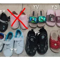 پنج جفت کفش و چهار جفت دمپایی بچه گانه