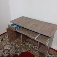 میز تحریر و کامپوتر