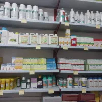همکار خانم درداروخانه